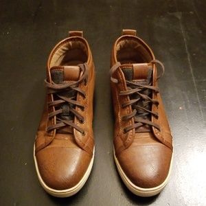 Men mid top brown shoes